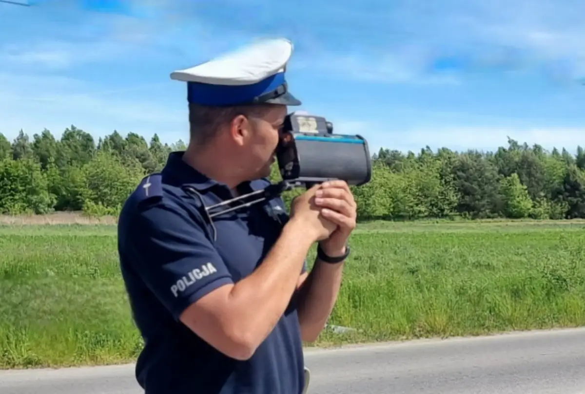 Motorowerzysta zatrzymany za prędkość 141 km/h w obszarze zabudowanym