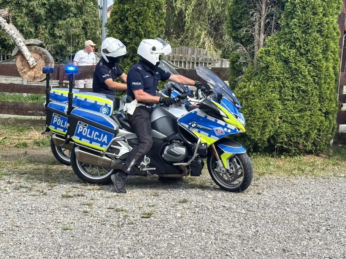 Policjanci z Mielca uczestniczyli w Rodzinnym Rajdzie Rowerowym w Radomyślu Wielkim