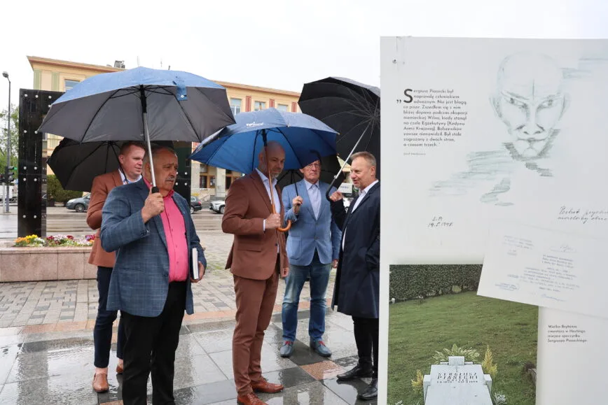 Wystawa poświęcona Sergiuszowi Piaseckiemu na Placu Armii Krajowej w Mielcu