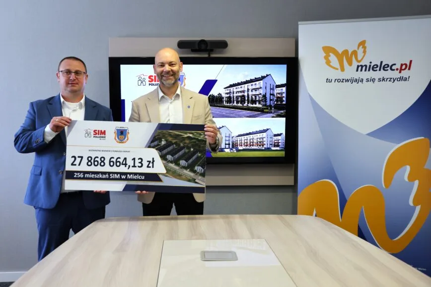 Przekazanie funduszy na budowę mieszkań SIM w Mielcu