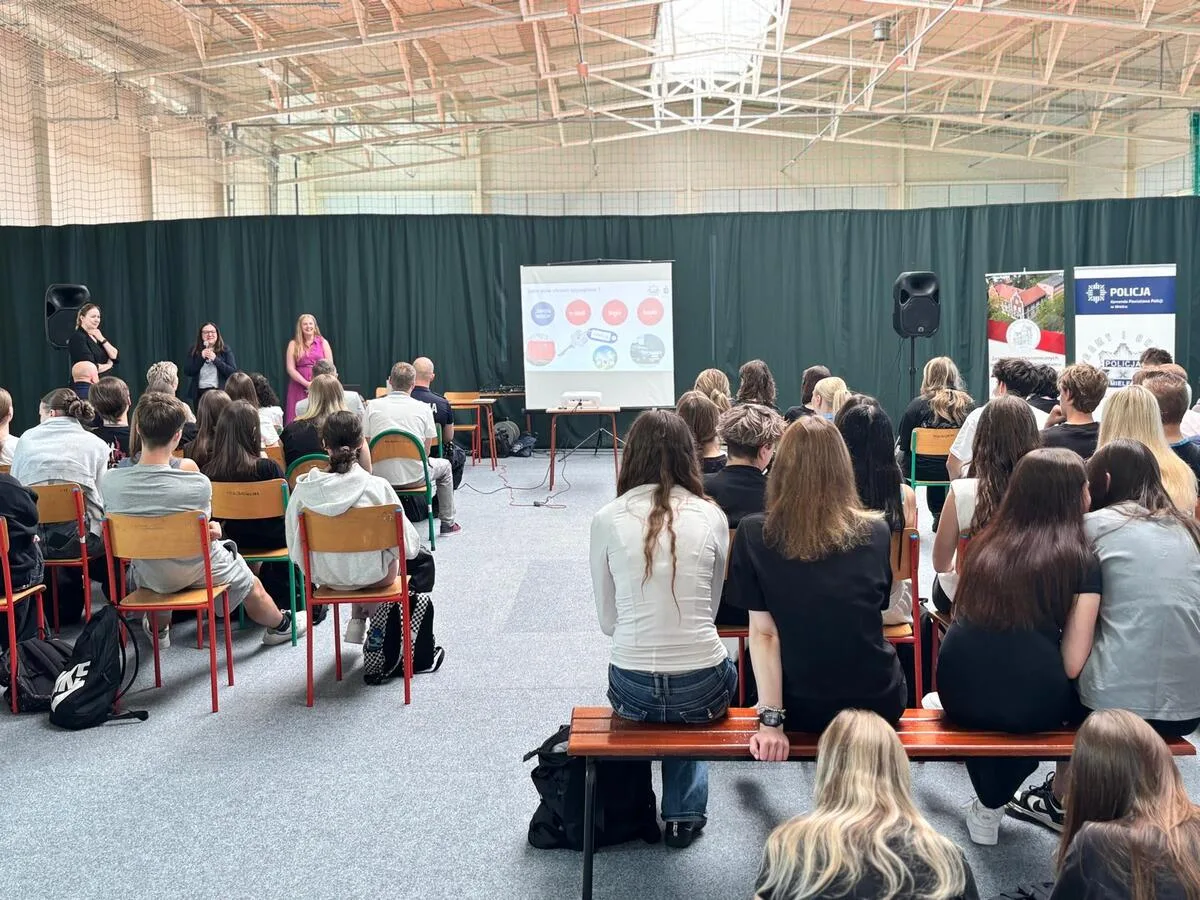 Spotkanie o cyberzagrożeniach w Zespole Szkół Ekonomicznych w Mielcu